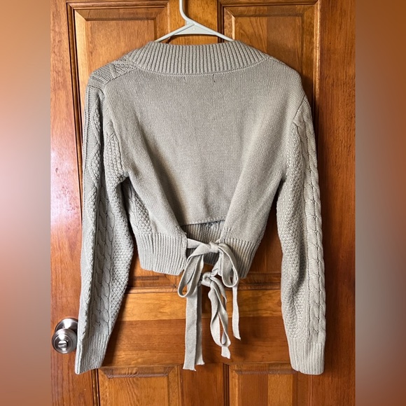 NWOT MISSGUIDED SIZE 2/4 Small crop cable knit sweater tie back grey - Picture 2 of 5